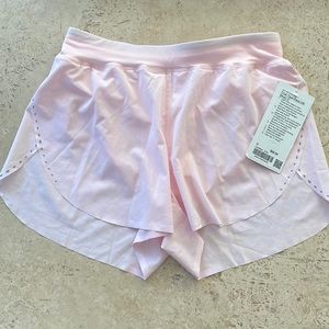 NWT Lululemon Find Your Pace HR Short size 6 strawberry milkshake